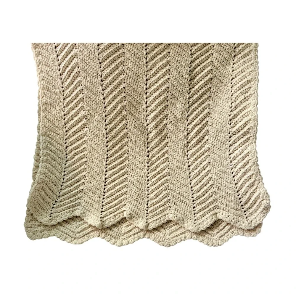 Handmade Crochet Baby Blanket Cream Off White Chevron Ripple Scalloped Edge Knit